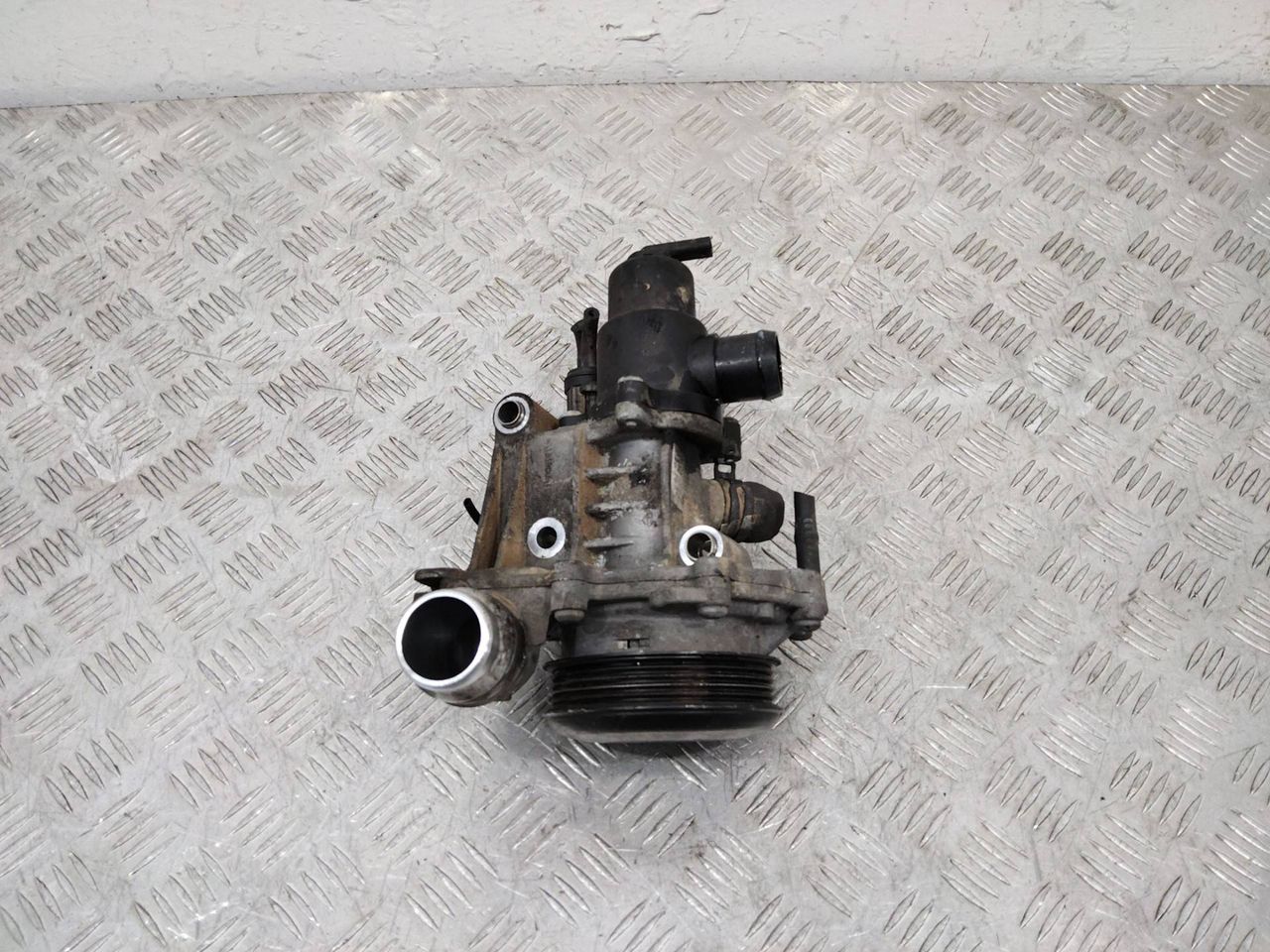 помпа Mercedes-Benz CLA-Класс C117 2013, 2.2 л., дизель, A6512000501