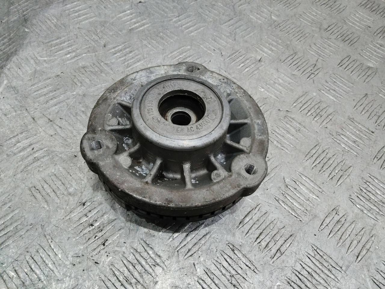 опора амортизатора верхняя (чашка) BMW 7 серия F01/F02 2011, 6795081