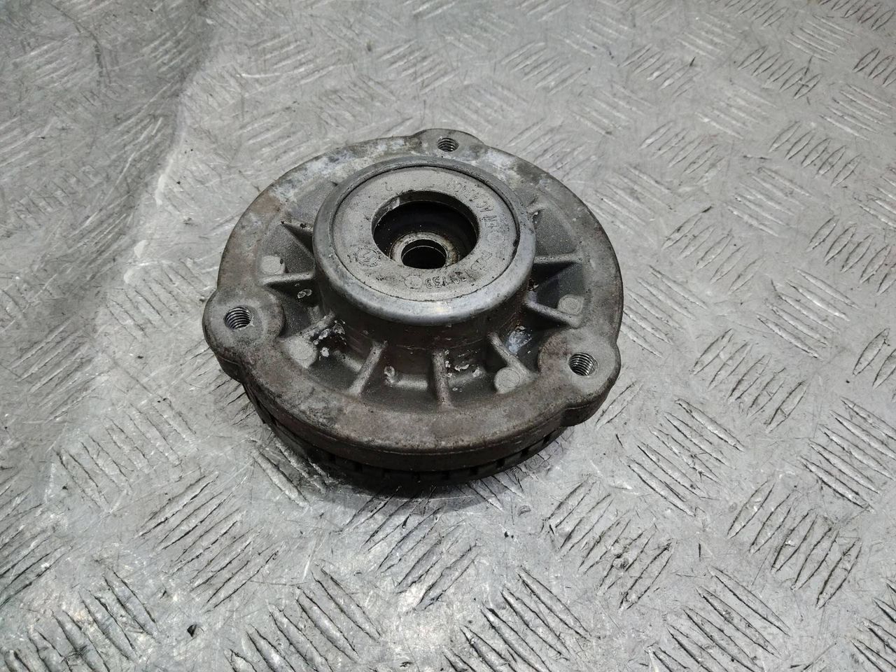 опора амортизатора верхняя (чашка) BMW 7 серия F01/F02 2011, 6795081