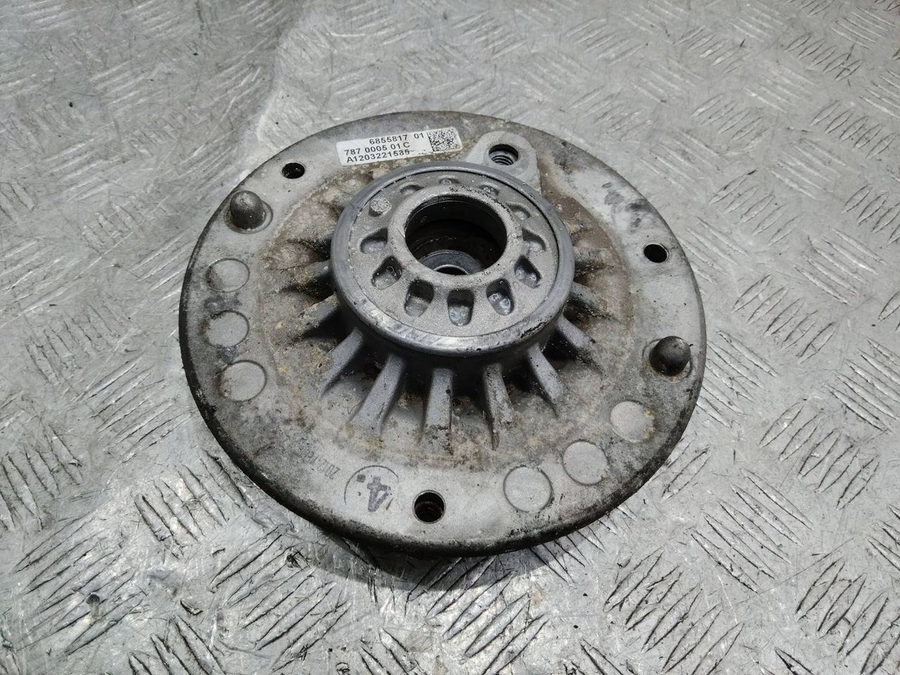 опора амортизатора верхняя (чашка) BMW 7 серия F01/F02 2011, 6855817