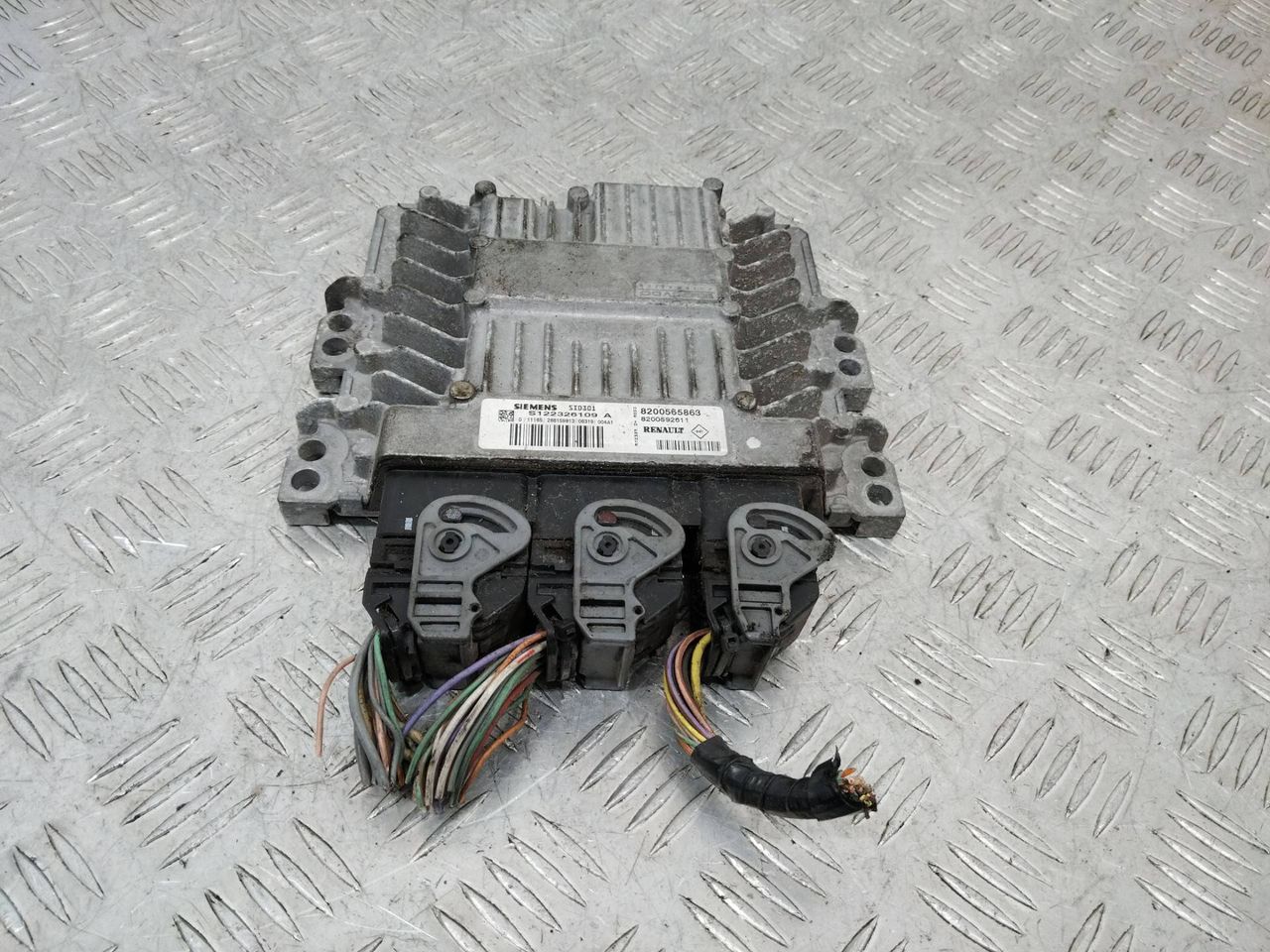 блок управления двигателем Renault Megane 2 поколение 2006, 1.5 л., дизель, 8200565863