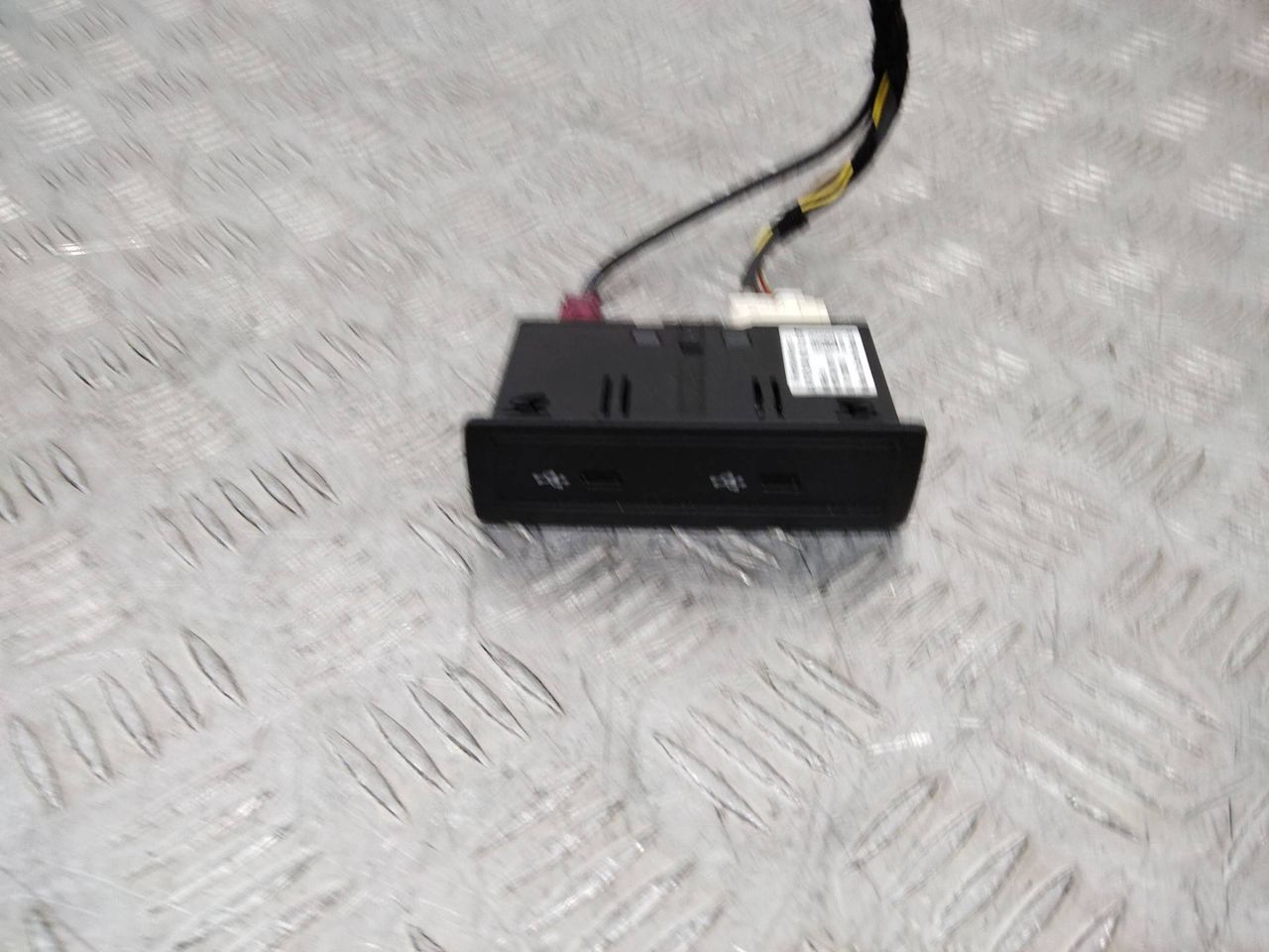 разъем AUX / USB Mercedes-Benz E-Класс W213/S213/C238/A238 [рестайлинг] 2021, A2478204002
