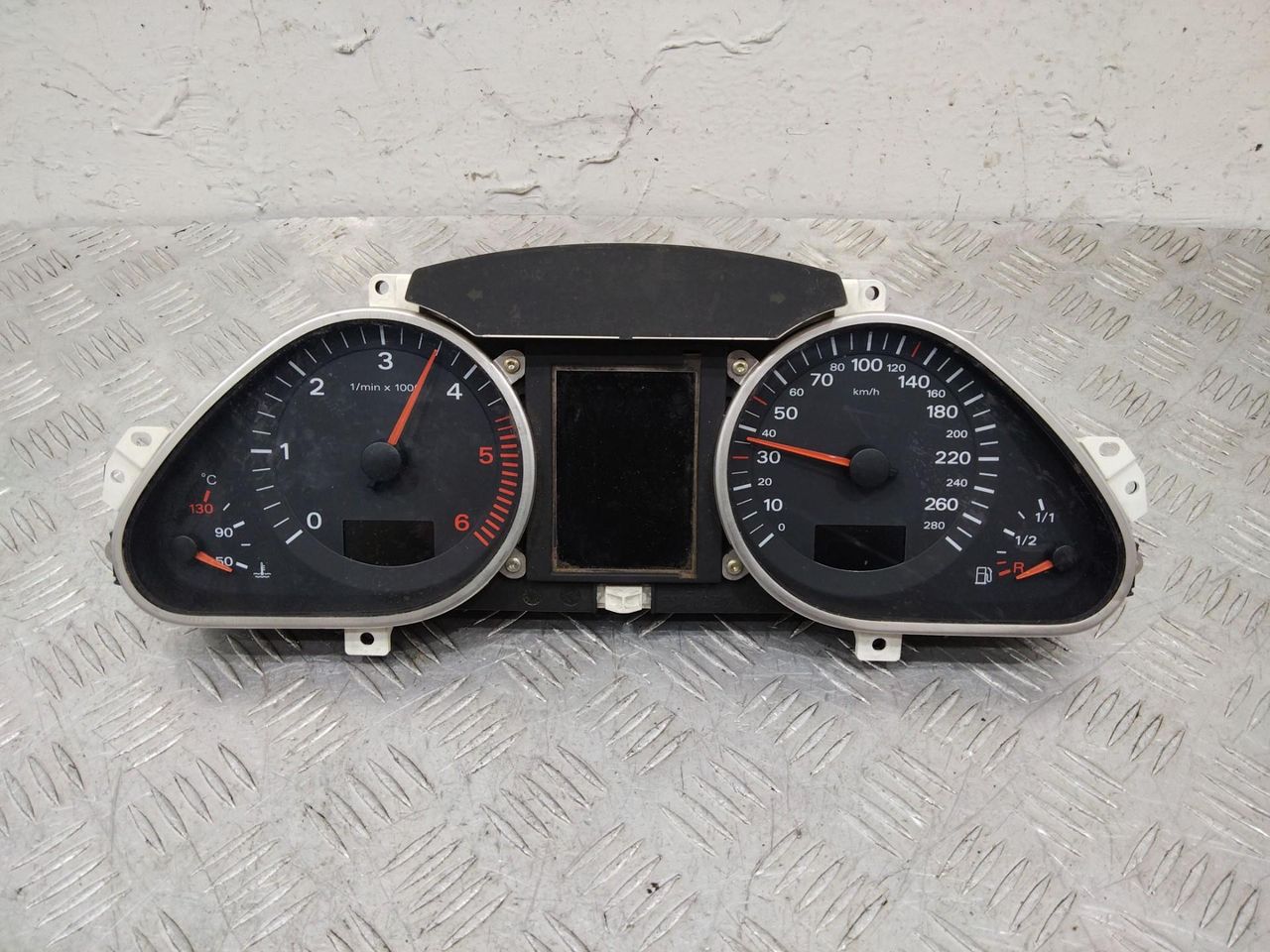 щиток приборов (приборная панель) Audi A6 4F/C6 2005, 5550007301, 503000732302
