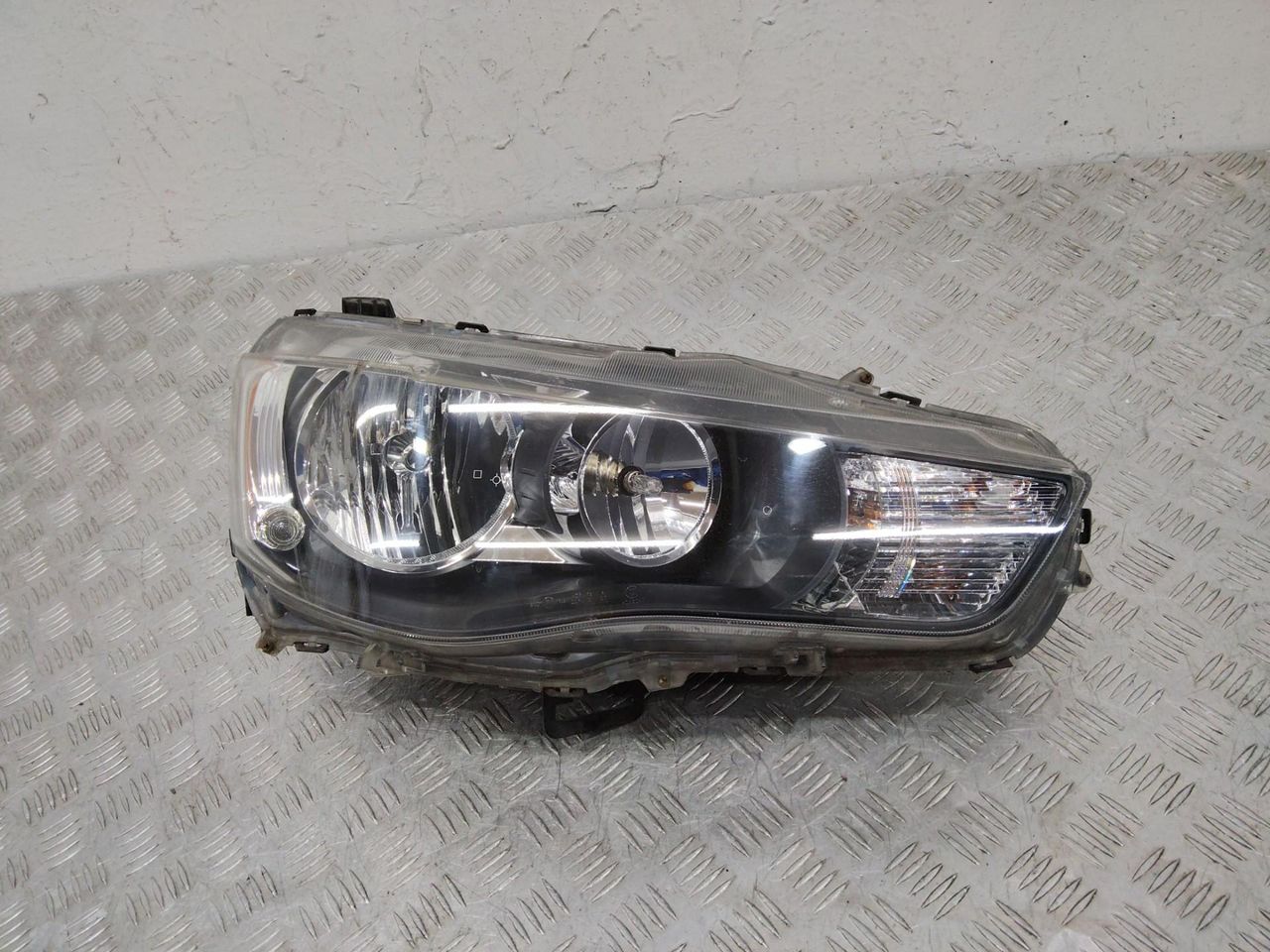 фара правая Mitsubishi Outlander 2 поколение [рестайлинг] 2010