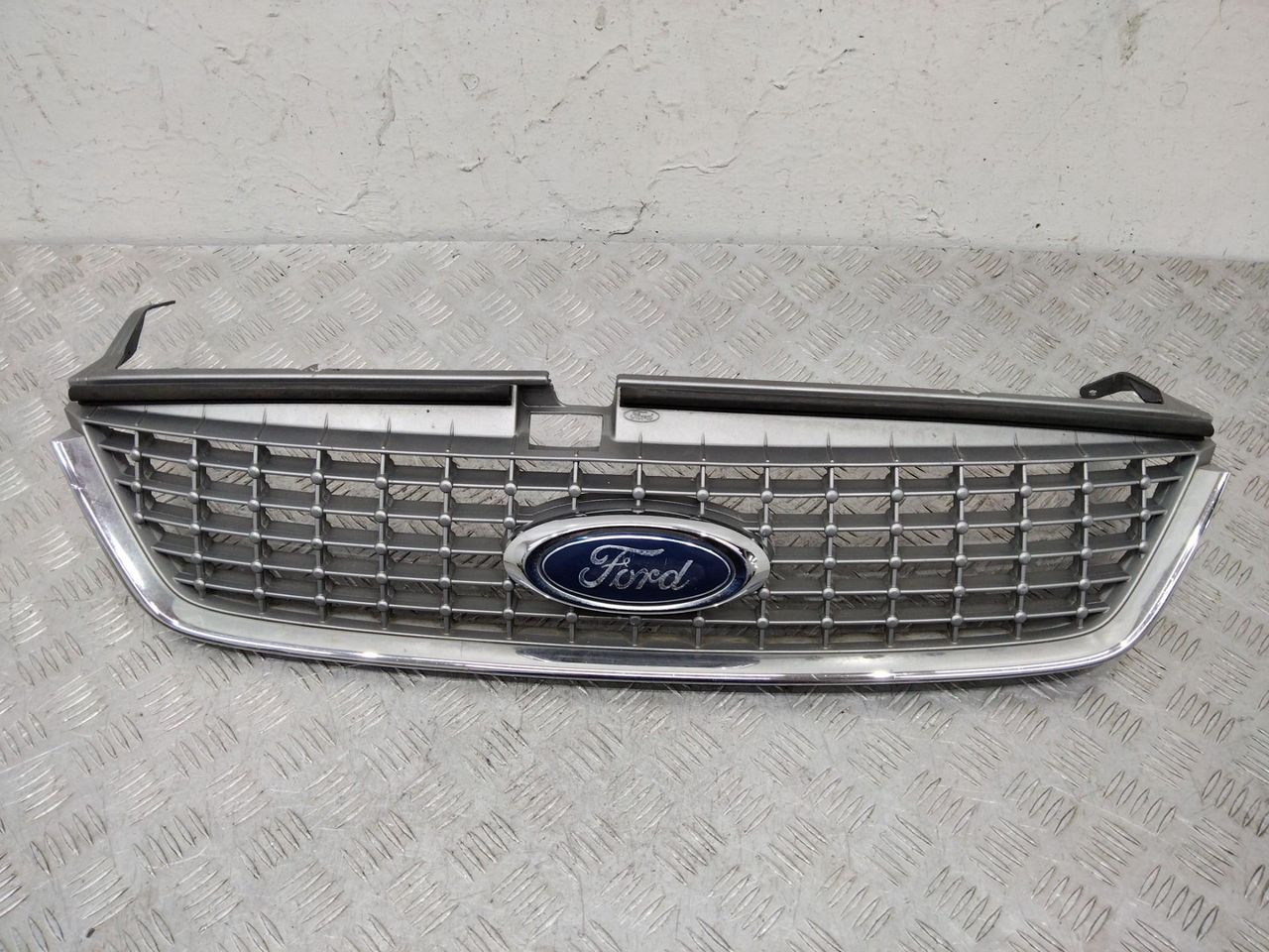 решетка радиатора Ford Mondeo 4 поколение 2008, 7S718200A