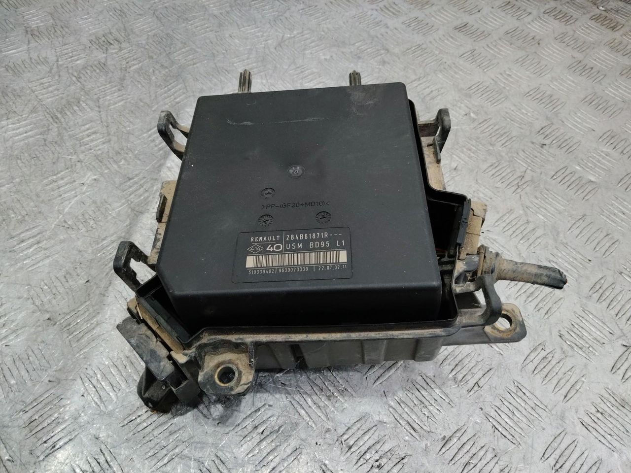 блок предохранителей Renault Megane 3 поколение 2011, 284B61871R