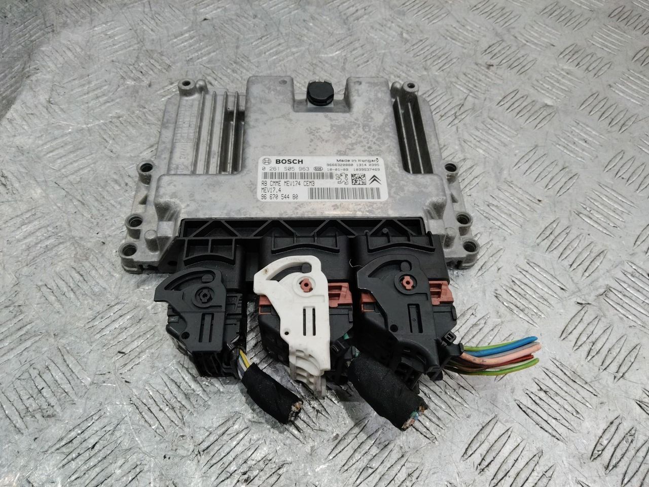 блок управления двигателем Peugeot 207 1 поколение 2009, 9667054480