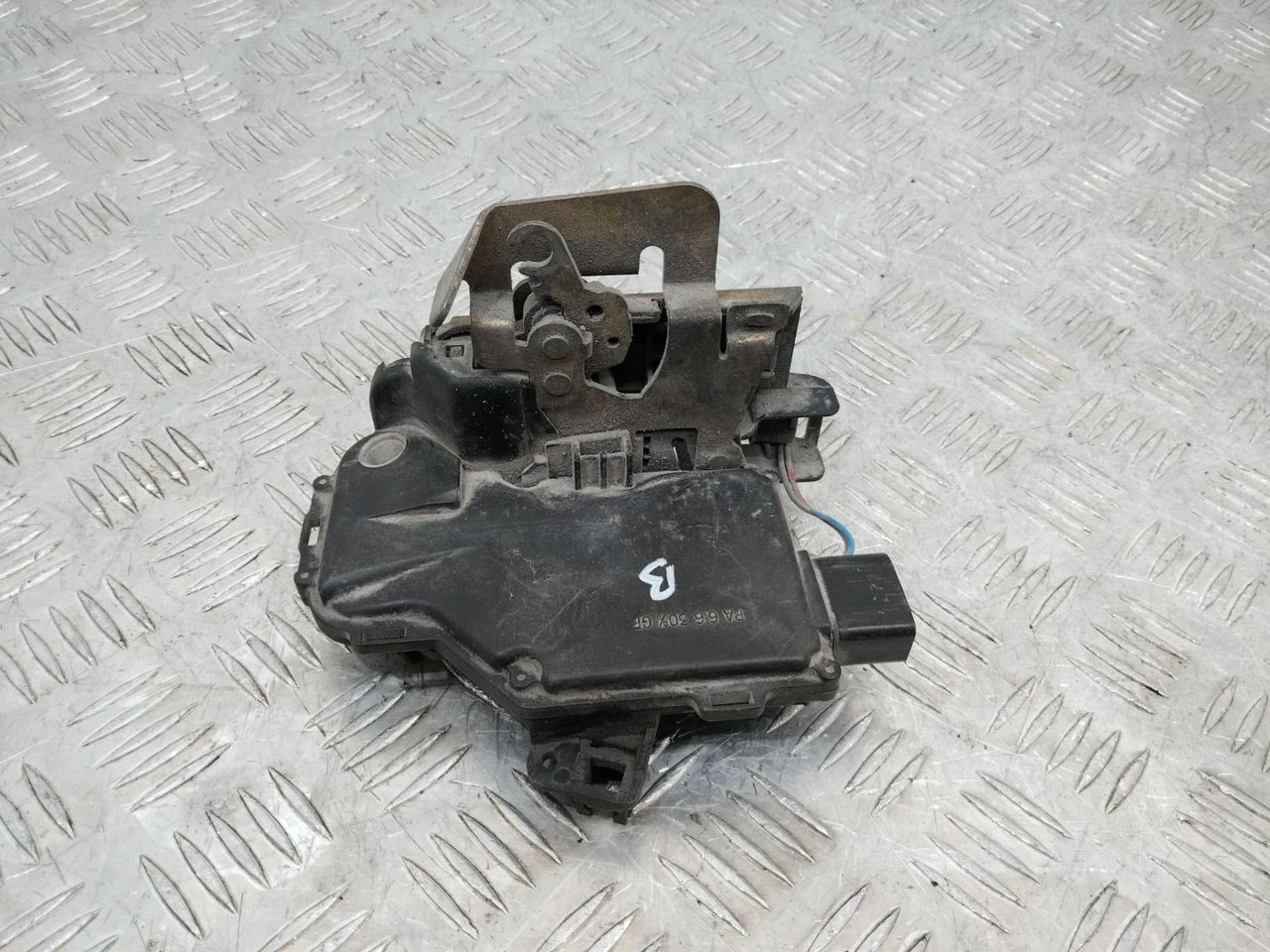 замок двери передней левой Audi A6 4B/C5 2000
