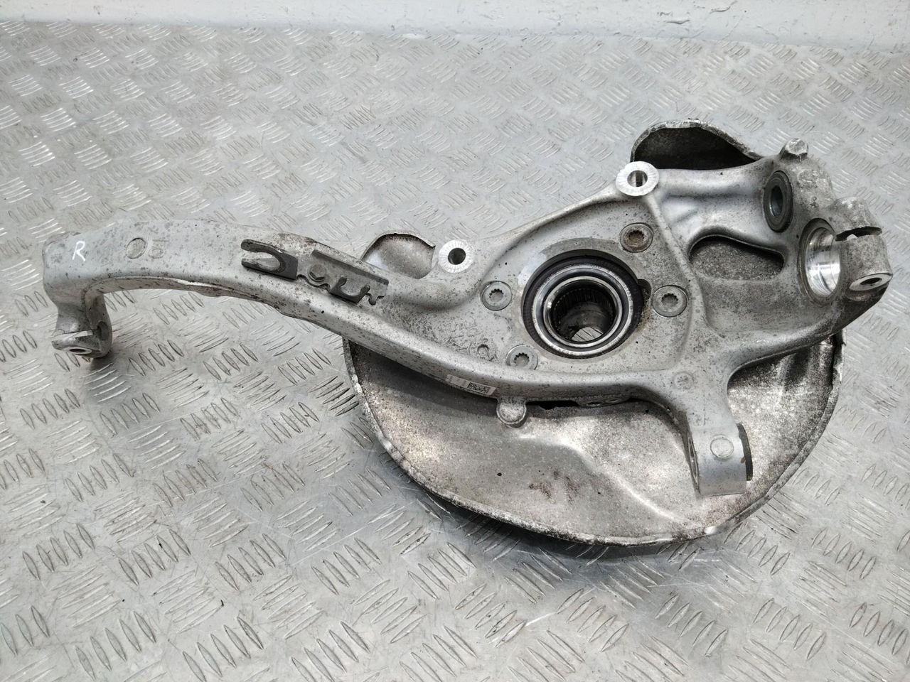 кулак поворотный правый Audi A4 B8/8K 2009, 4G0407242