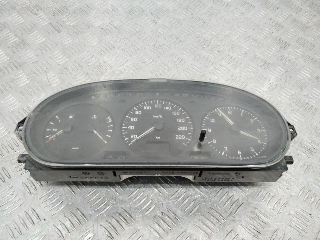 щиток приборов (приборная панель) Renault Megane 1 поколение 1998, 215781612