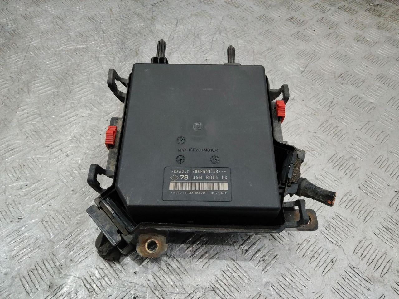 блок предохранителей Renault Megane 3 поколение 2011, 284B65904R