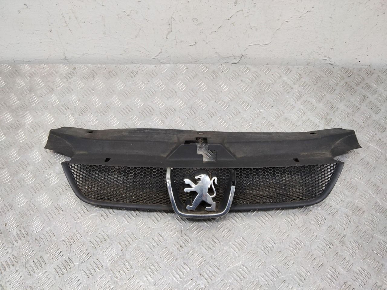 решетка радиатора Peugeot 406 1 поколение [рестайлинг] 2002, 2.0 л., бензин, 9631250277