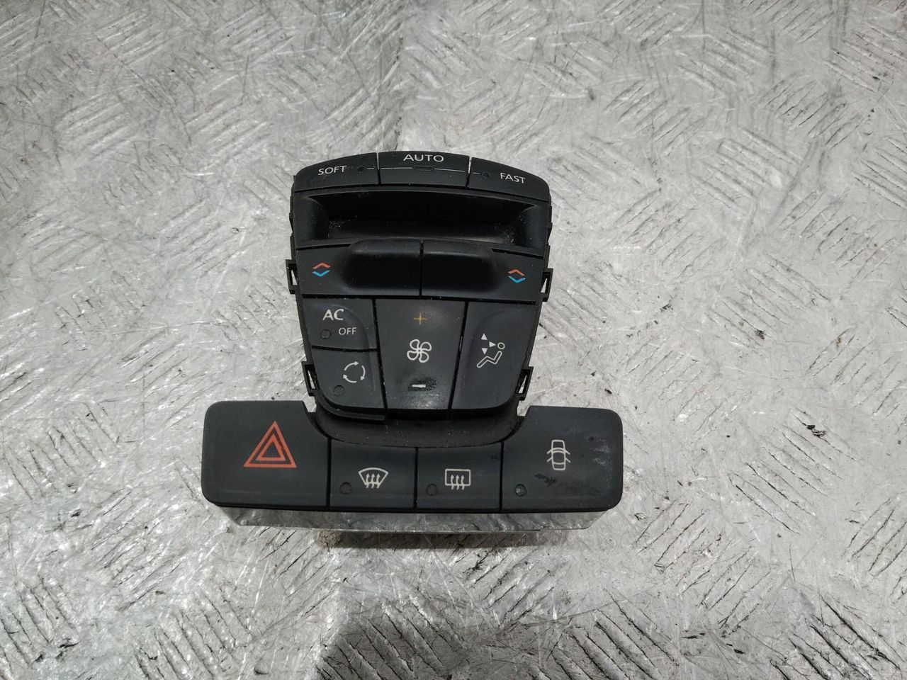 блок управления печки / климат-контроля Renault Laguna 3 поколение 2012, 275100002R
