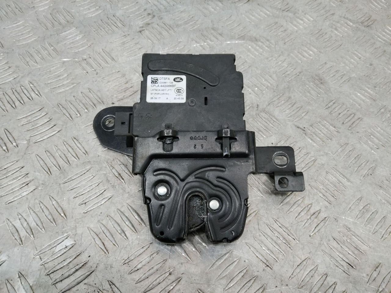 замок багажника Land Rover Range Rover 4 поколение 2017, CPLA442A66BF