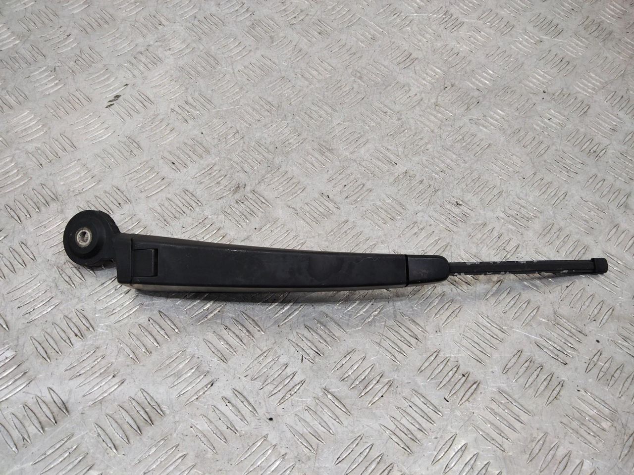 щеткодержатель задний Volkswagen Touareg 1 поколение 2007, 7L6955707