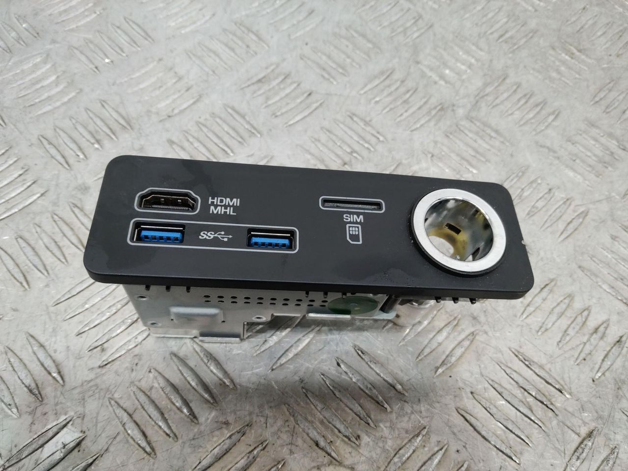 разъем AUX / USB Land Rover Range Rover 4 поколение 2017, FW9319E110AD
