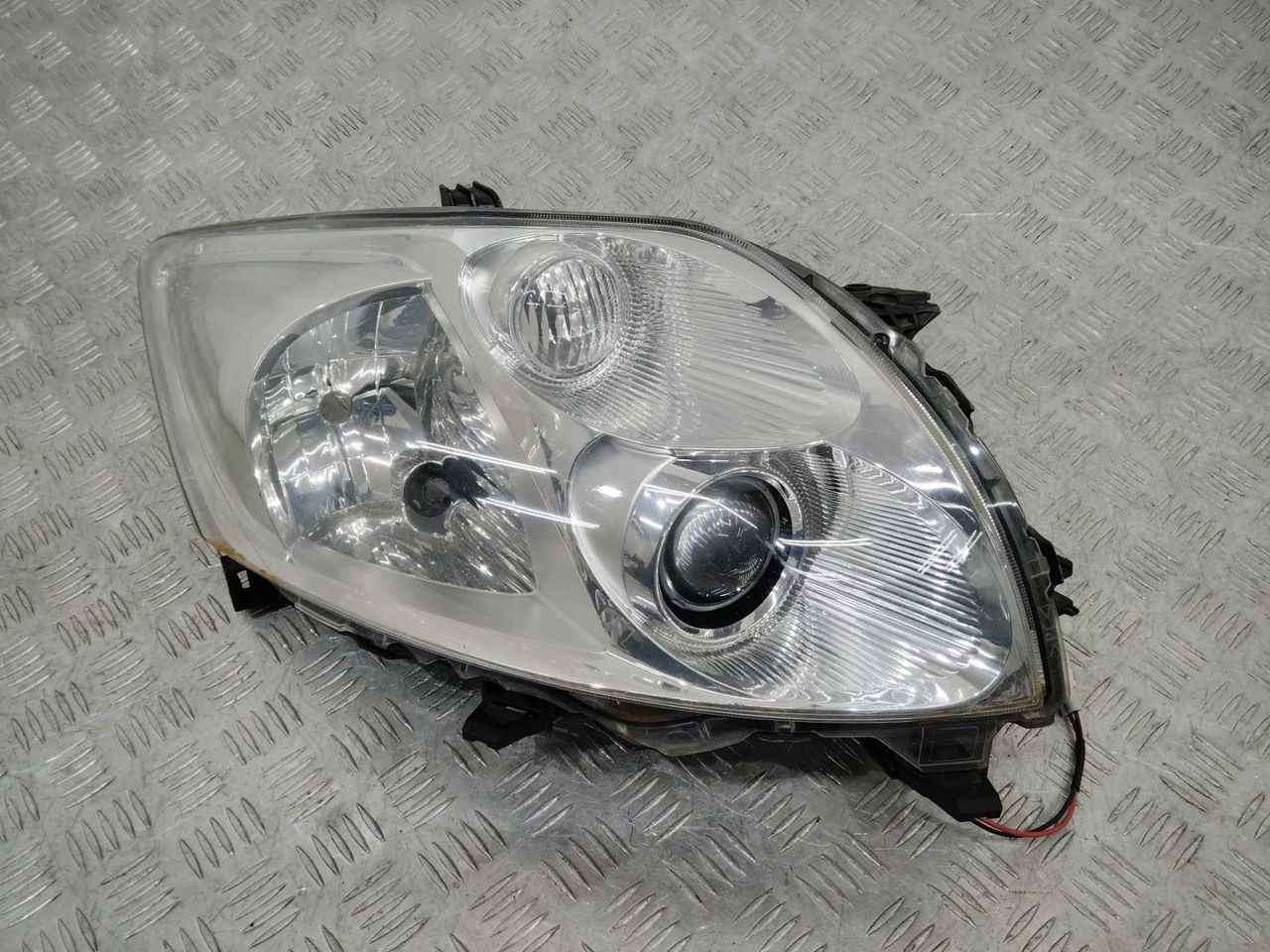 фара правая Toyota Auris 1 поколение [рестайлинг] 2010, 8113002480