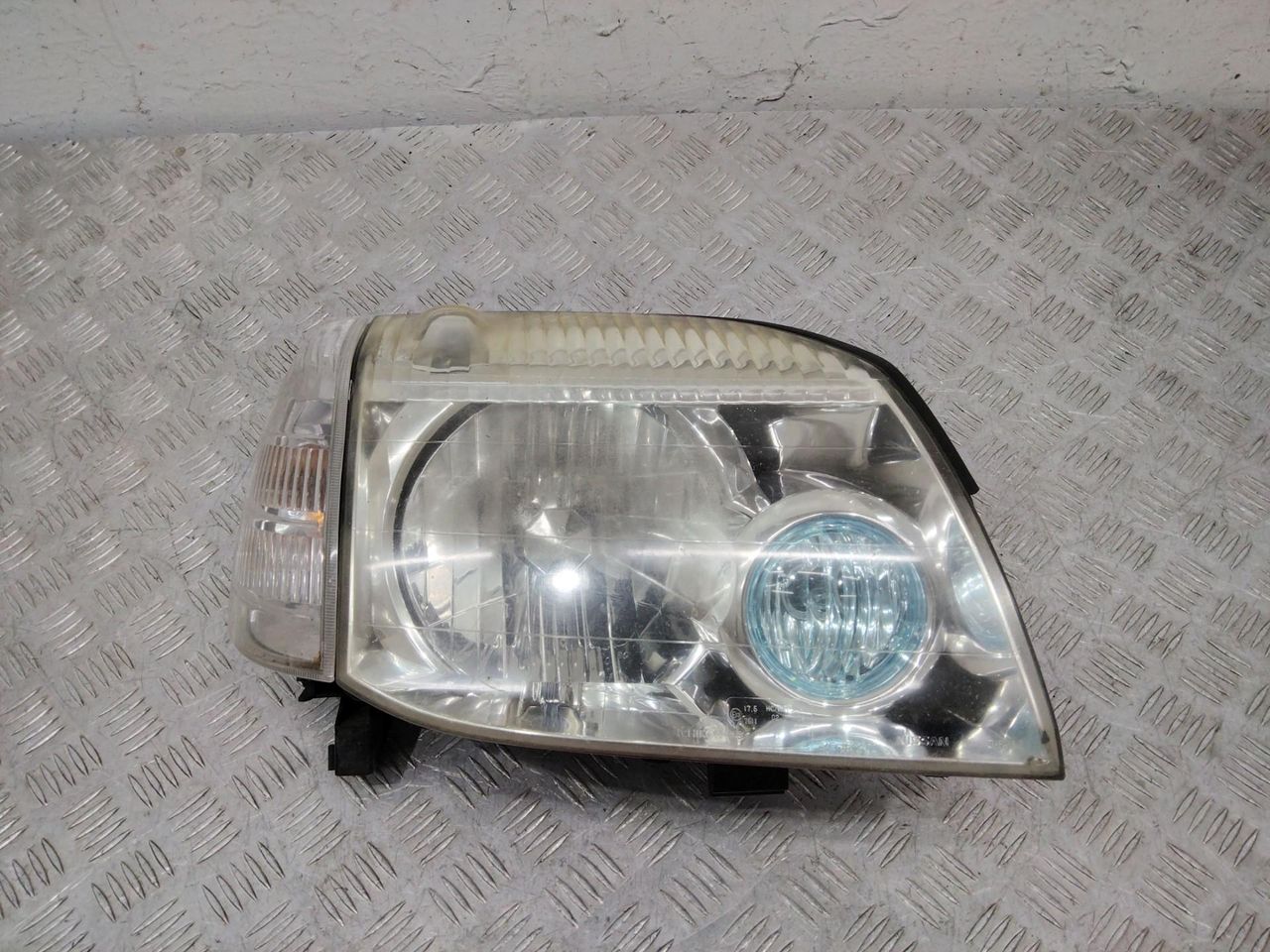 фара правая Nissan X-Trail T30 2002