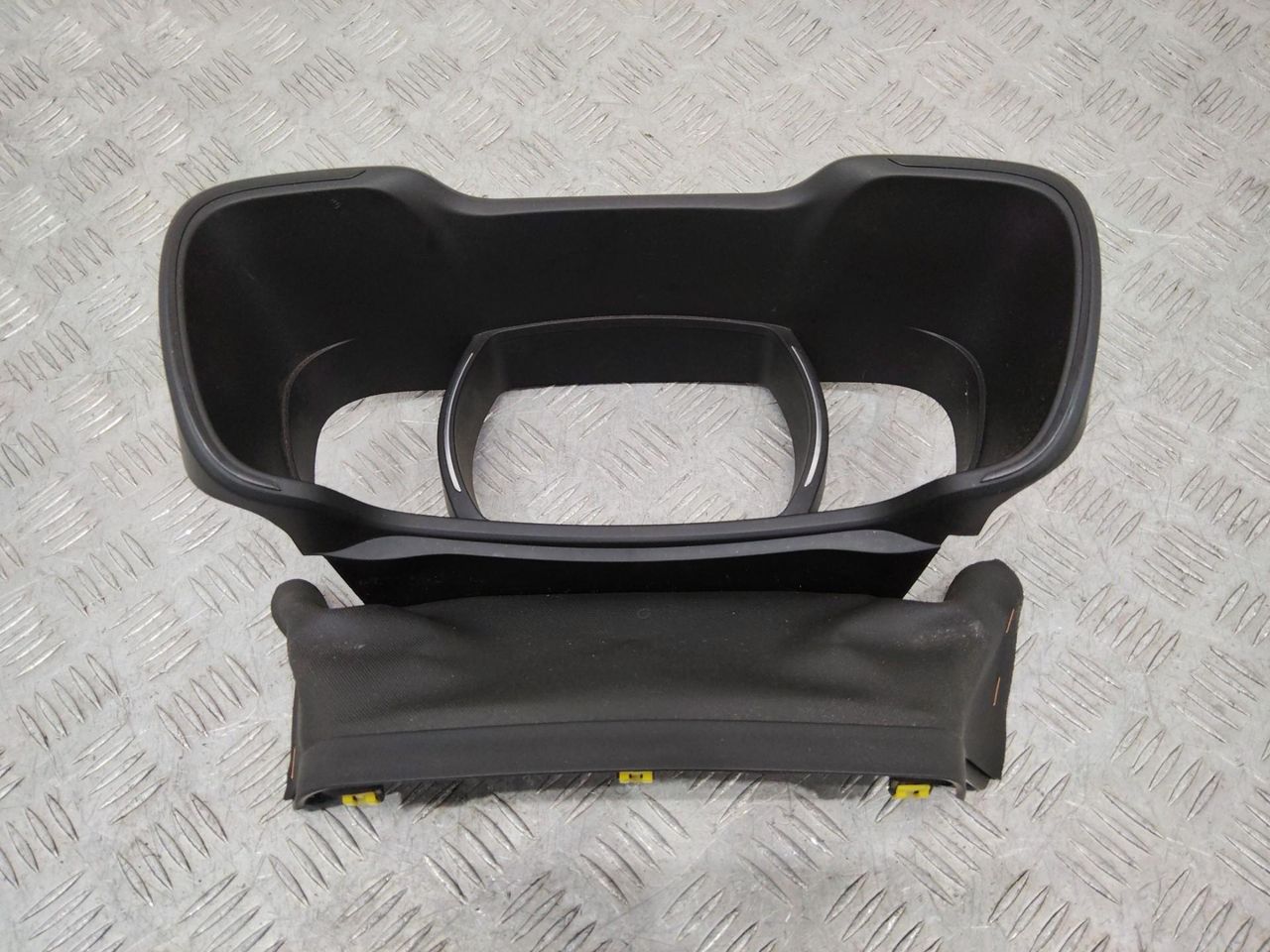 рамка панели приборов Renault Kadjar 1 поколение 2018, 682500431R