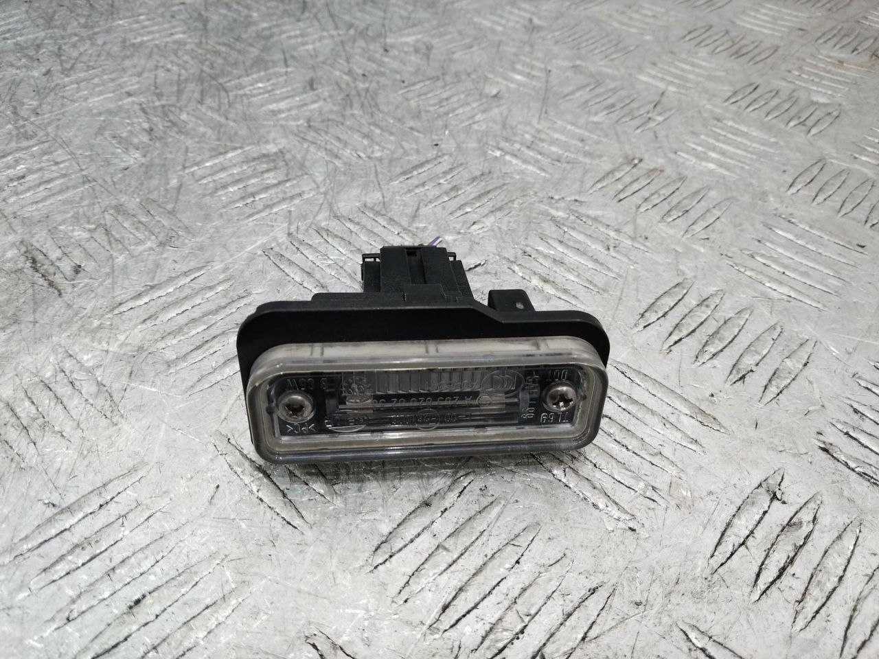 подсветка номера Mercedes-Benz E-Класс W212/S212/C207/A207 [рестайлинг] 2013, A2038200256