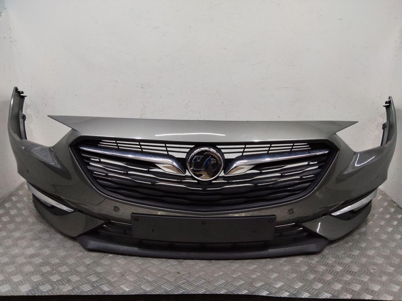 бампер передний Opel Insignia 2 поколение (B) 2018