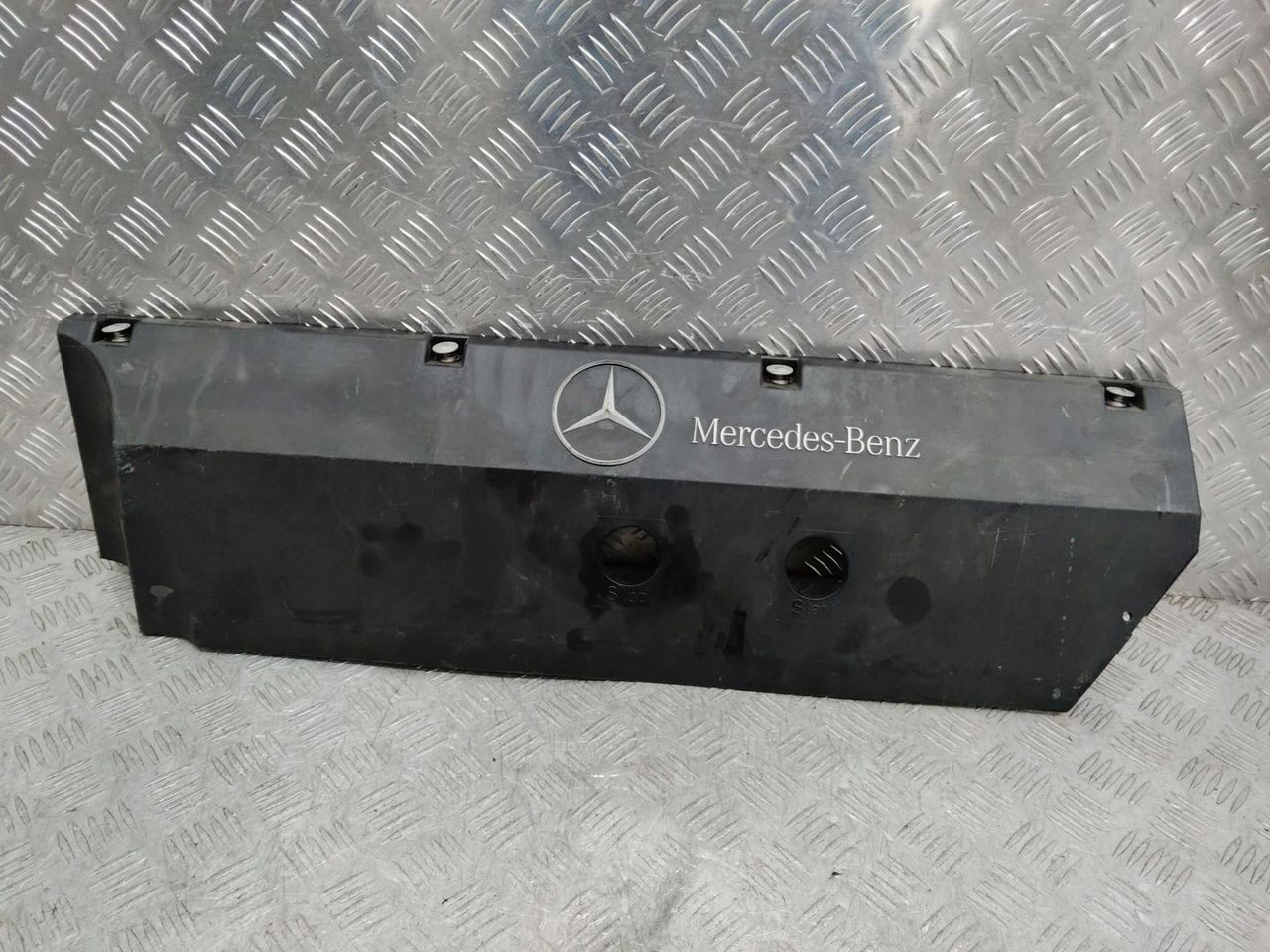 декоративная крышка двигателя Mercedes-Benz Atego 1 поколение 2008, 6.4 л., дизель, A9060741547