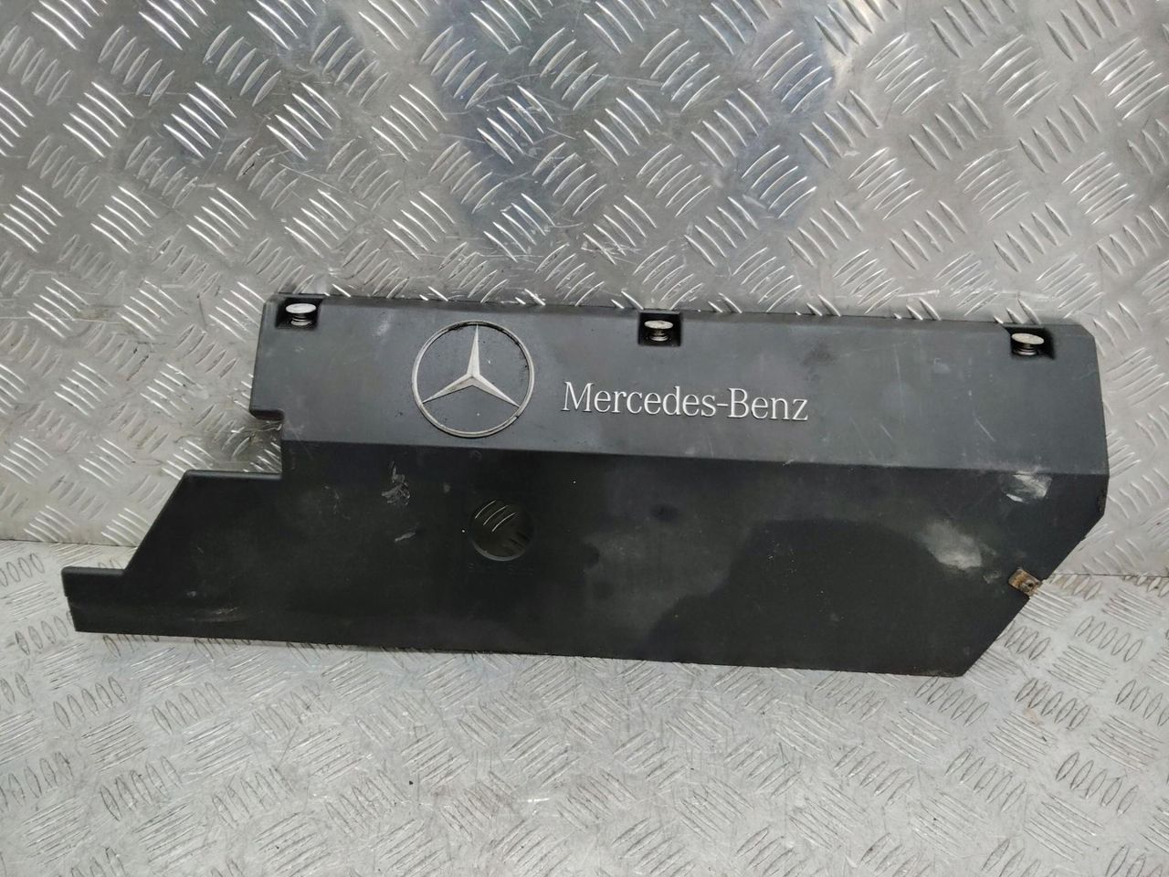 декоративная крышка двигателя Mercedes-Benz Atego 1 поколение 2008, 6.4 л., дизель, A9060742247