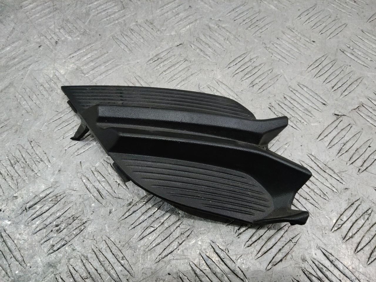 пластик Chevrolet TrailBlazer 3 поколение 2023, 42770760