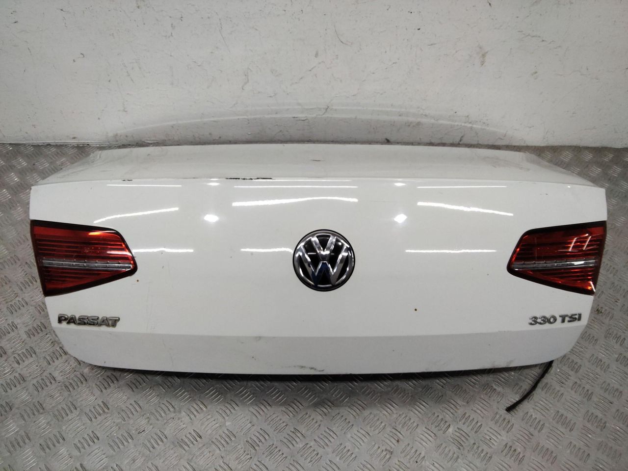 крышка багажника (дверь 3-5) Volkswagen Passat B8 2016, седан