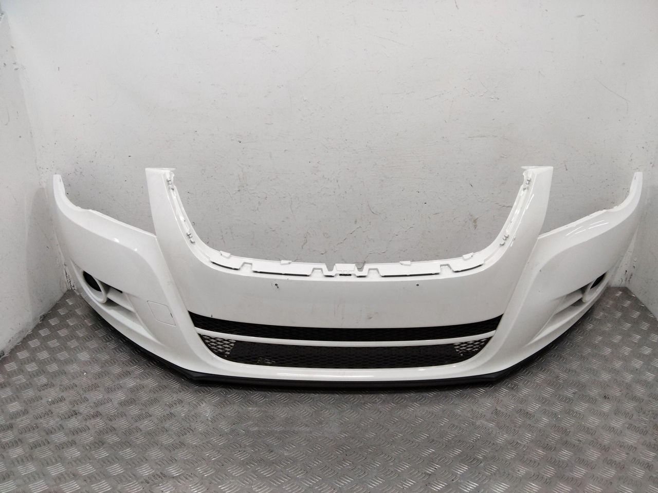 бампер передний Volkswagen Tiguan 1 поколение 2011, 5N0807221
