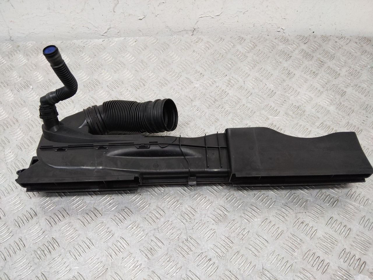 воздухозаборник Audi A3 8V 2014, 5Q0129254B