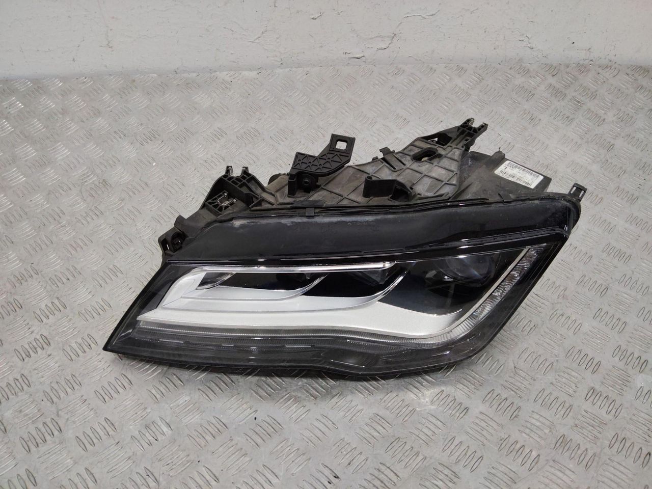 фара левая Audi A7 4G 2013, 4G8941773A