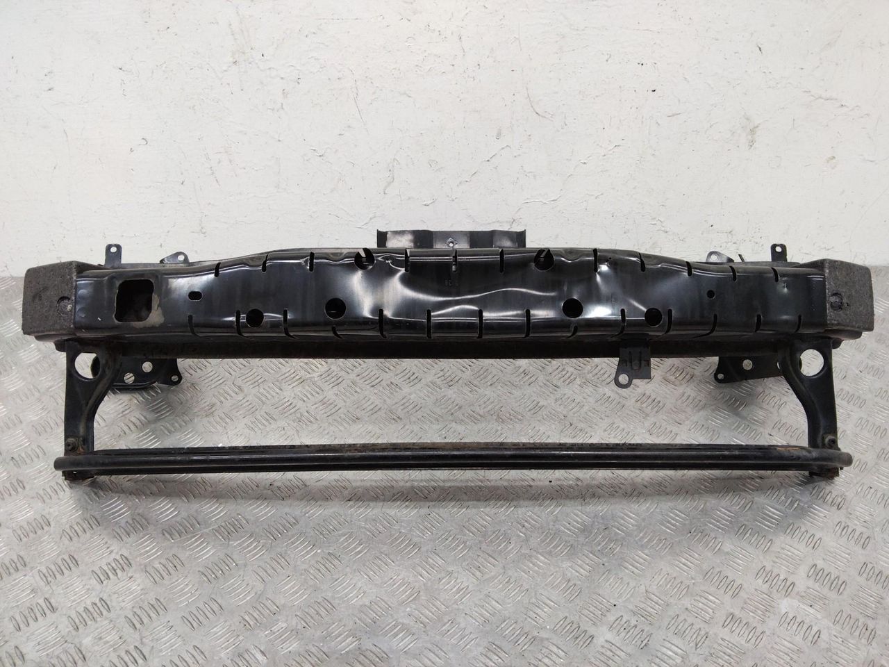 усилитель бампера переднего Volkswagen Passat B7 2010, 3AA807651A