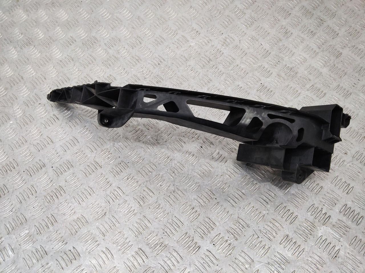 крепление фары правой Audi Q3 8U 2012, 8U0805608A