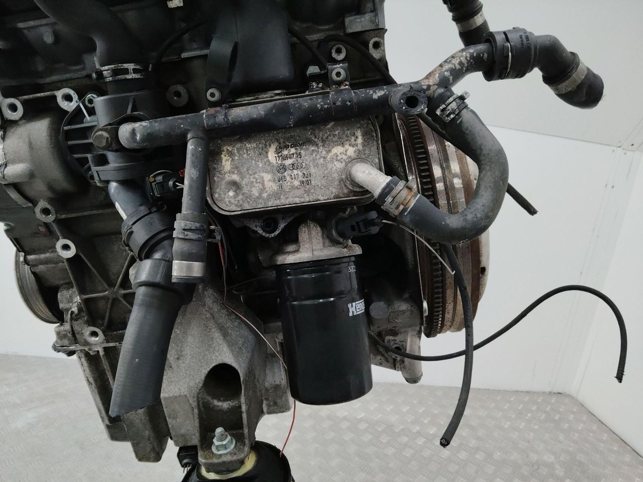 корпус масляного фильтра Audi A4 B6 2002, 2.0 л., ALT, бензин