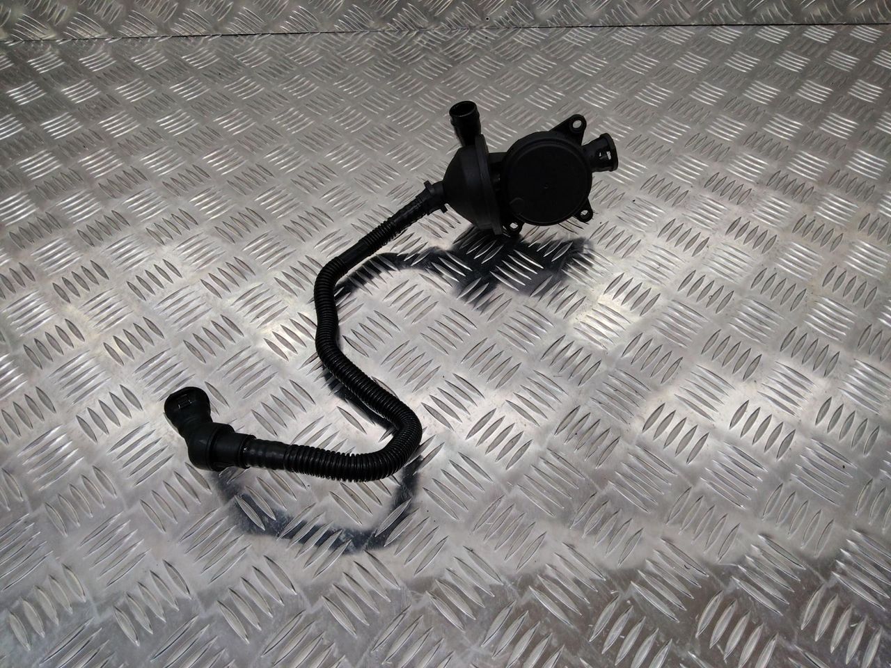 маслоотделитель (сапун) BMW 3 серия E90/E91/E92/E93 2005, 2.0 л., бензин, 441588624