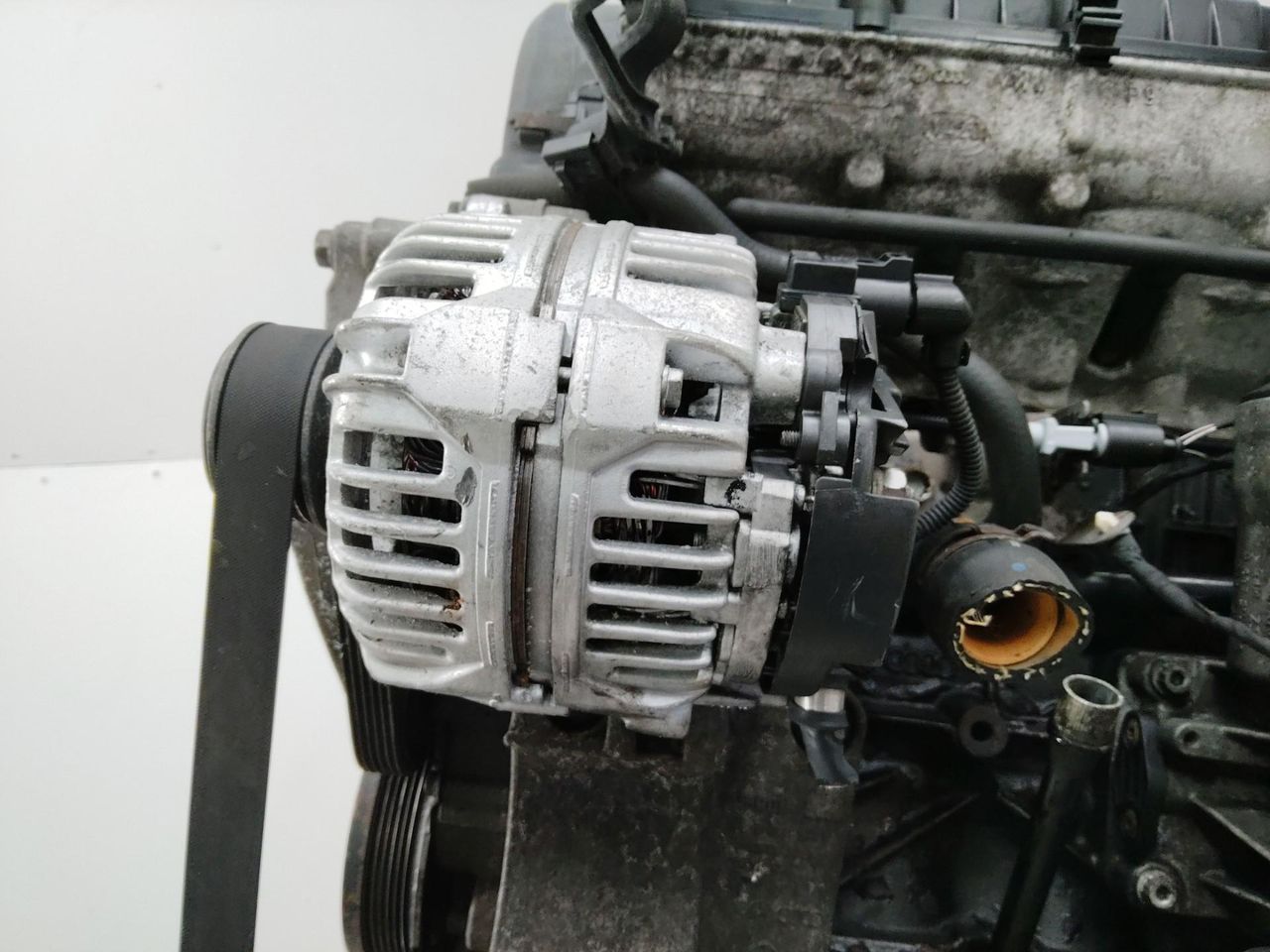 генератор Volkswagen Caddy 3 поколение 2005, 2.0 л., BST, дизель, 074903025