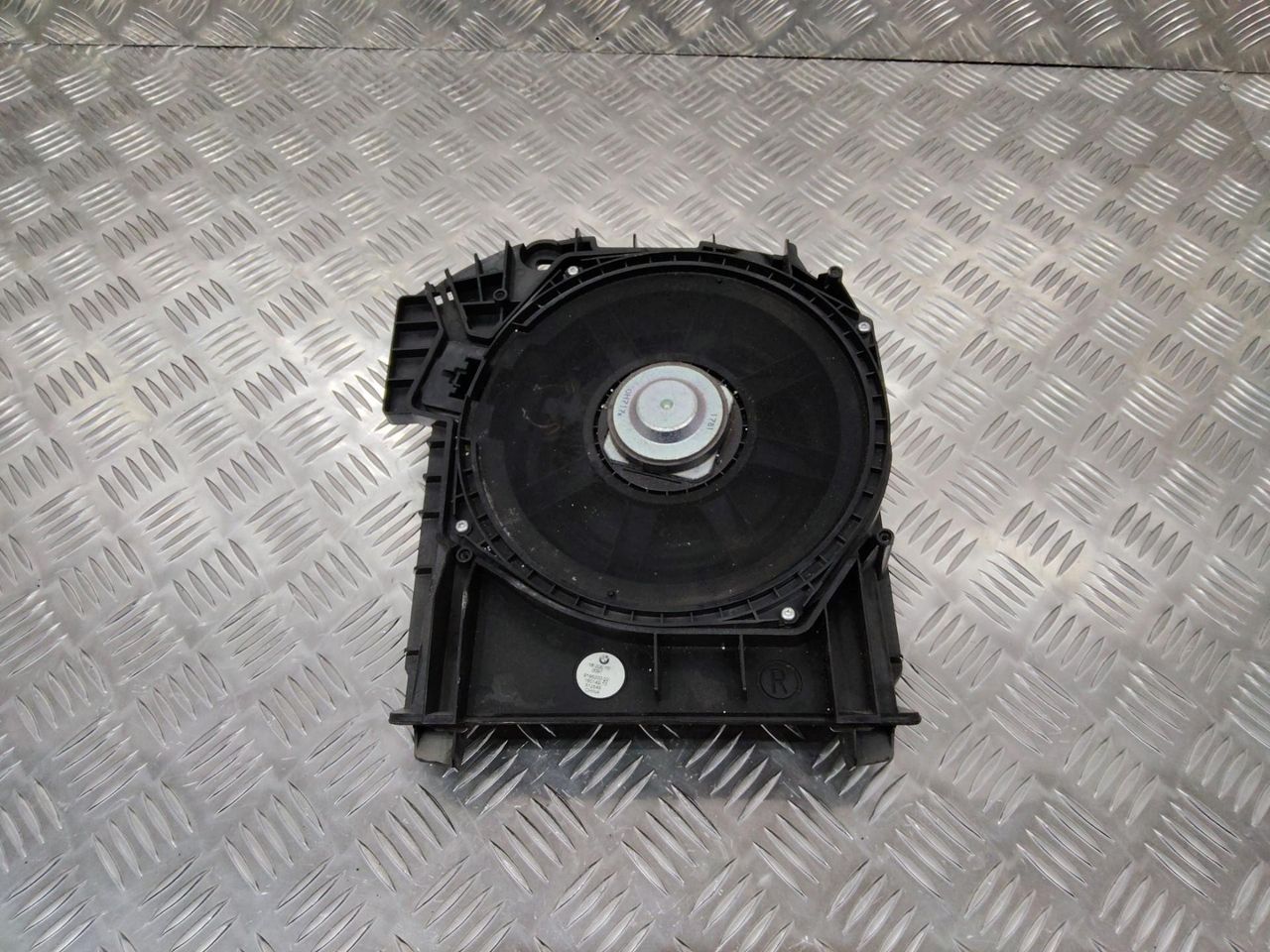 сабвуфер BMW 5 серия F07/F10/F11 2010, 9195200