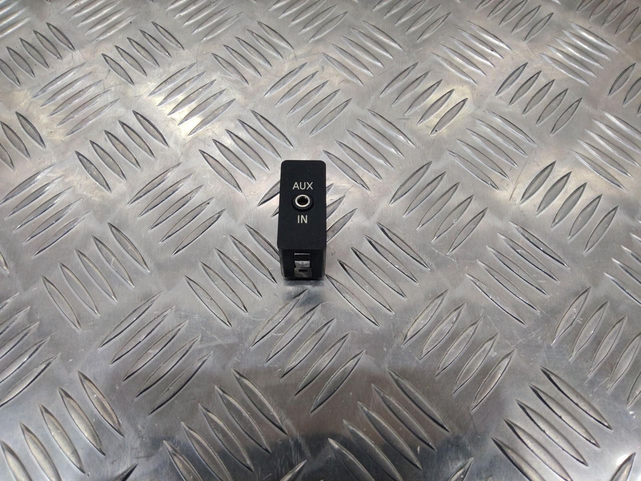 разъем AUX / USB BMW 5 серия F07/F10/F11 2010, 6930561