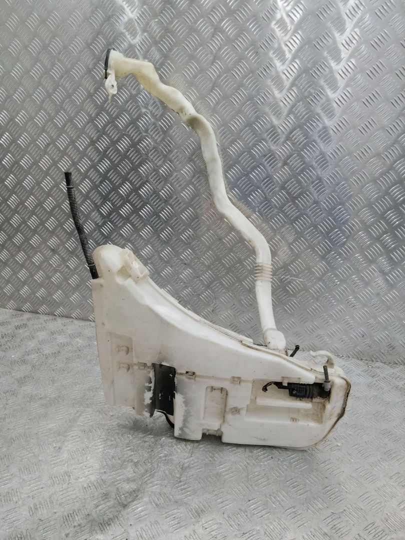 бачок омывателя BMW 5 серия F07/F10/F11 2010, 7178745