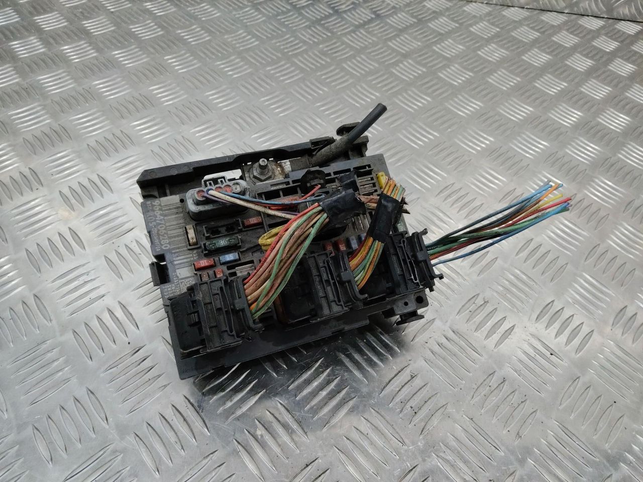 блок предохранителей Peugeot 308 T7 2009, 9664706280, R05