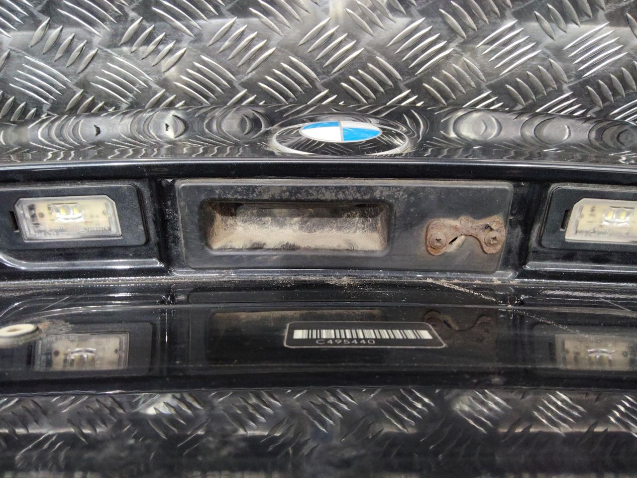 Кнопка открытия багажника ( в составе крышки багажника) BMW 5 серия F07/F10/F11 2010, седан