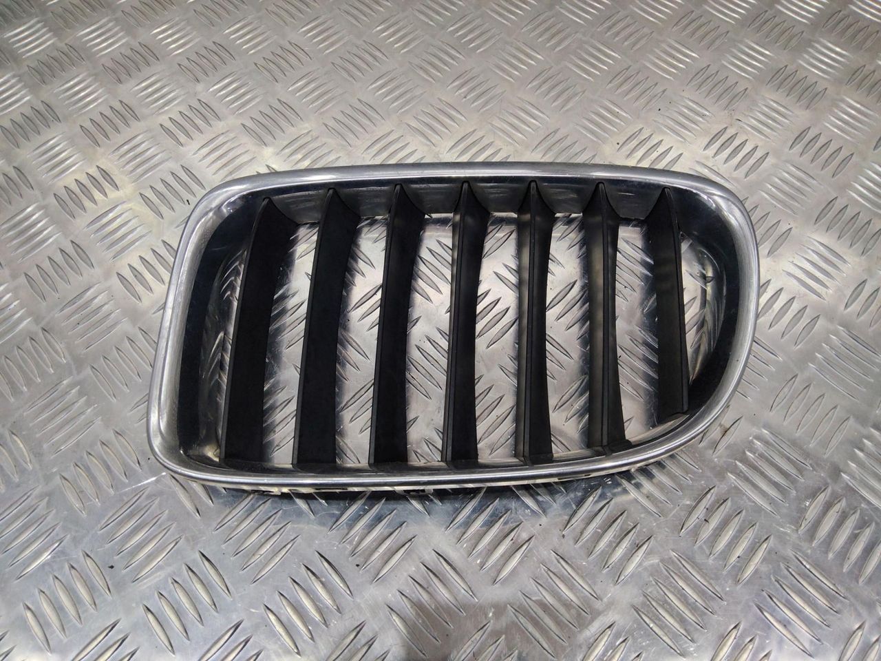 решетка радиатора BMW X1 E84 2011, 2993305