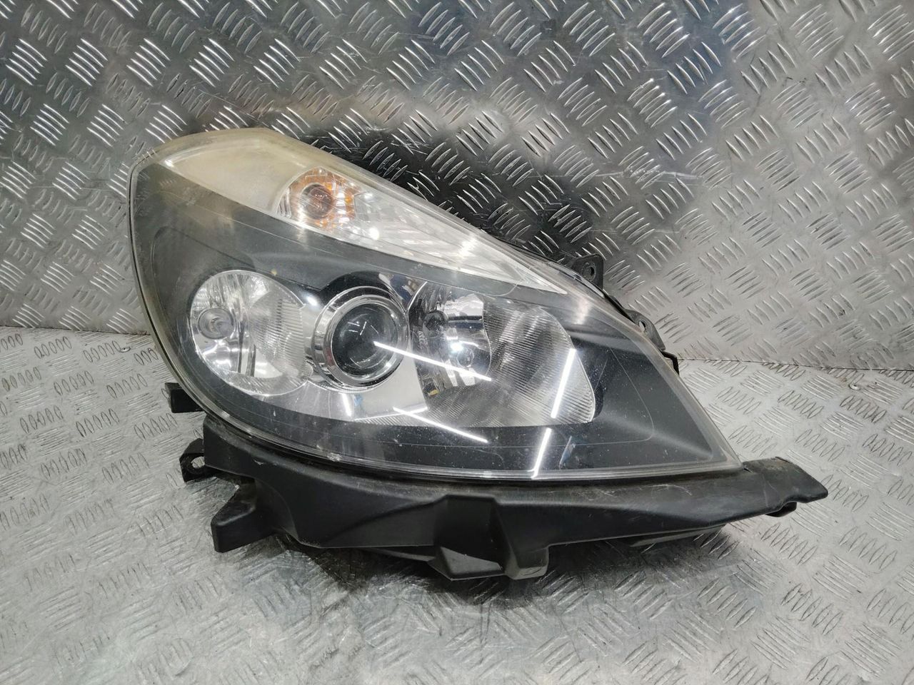 фара правая Renault Clio 3 поколение 2008, 8200865604