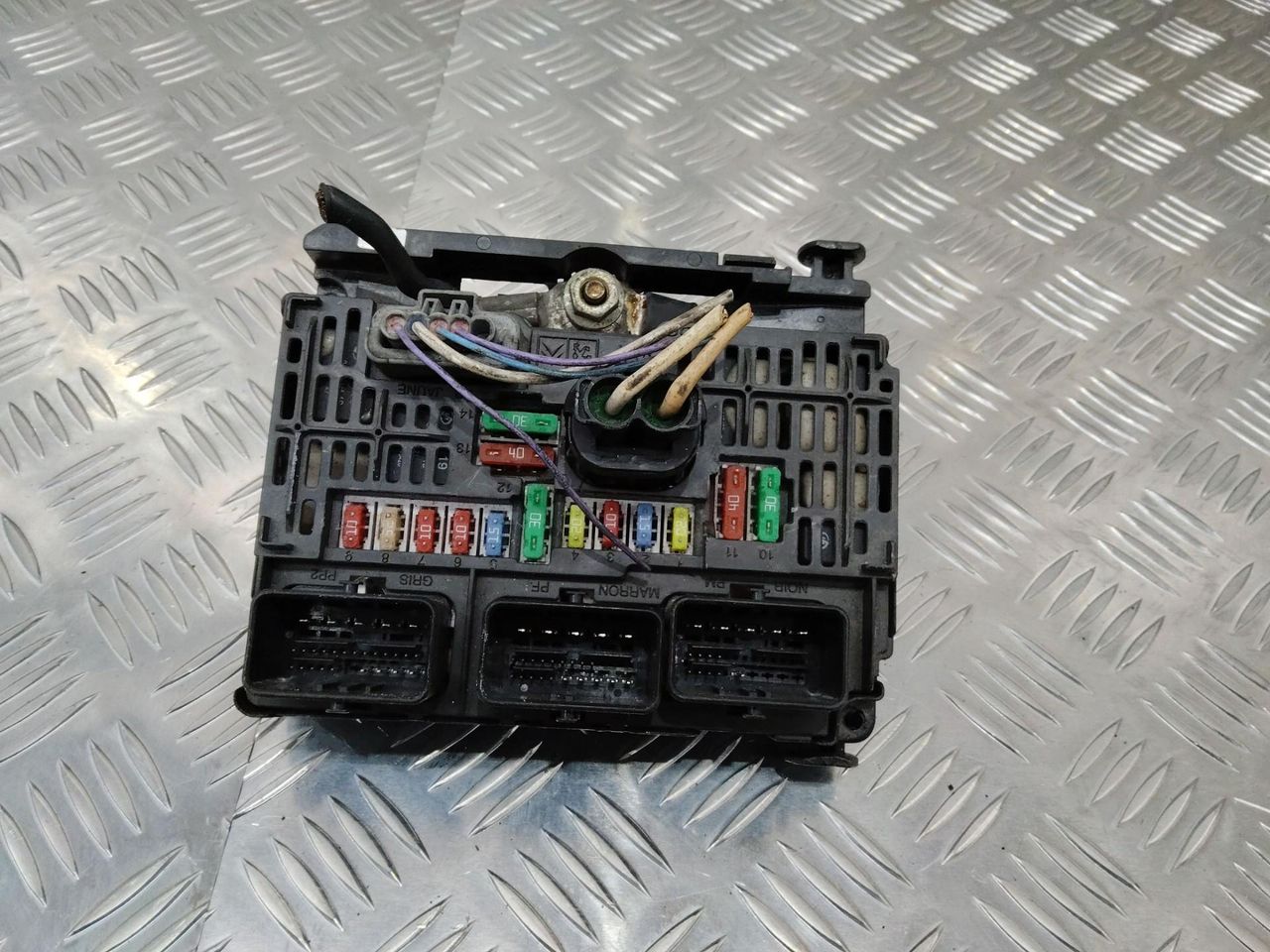 блок предохранителей Peugeot 407 1 поколение 2007, L04
