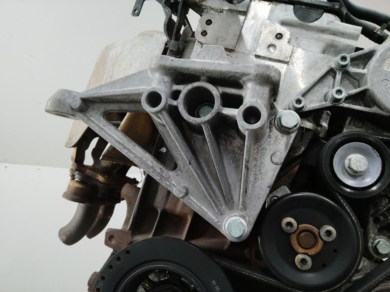 кронштейн двигателя Volkswagen Golf 4 поколение 1998, 2.3 л., AGZ, бензин, МКПП