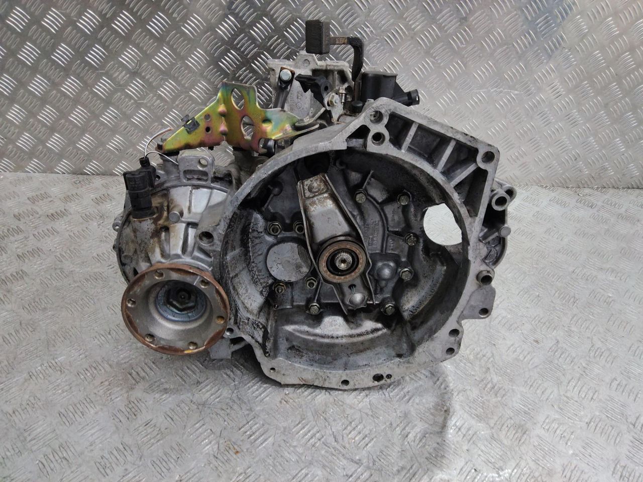 КПП механическая (МКПП) Volkswagen Golf 4 поколение 2000, 2.3 л., бензин, DZL