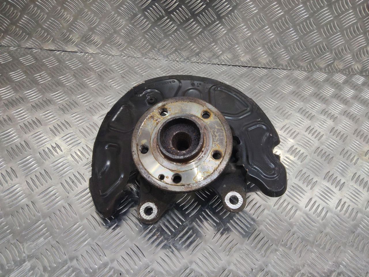 кулак поворотный левый Mercedes-Benz Vito W447 2017, A4473320401