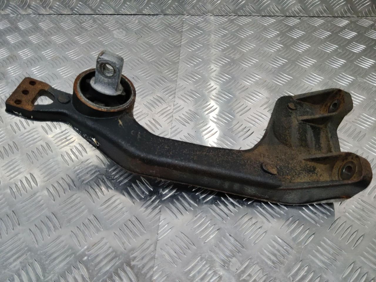 кронштейн редуктора Mercedes-Benz Vito W447 2017, A4473530095