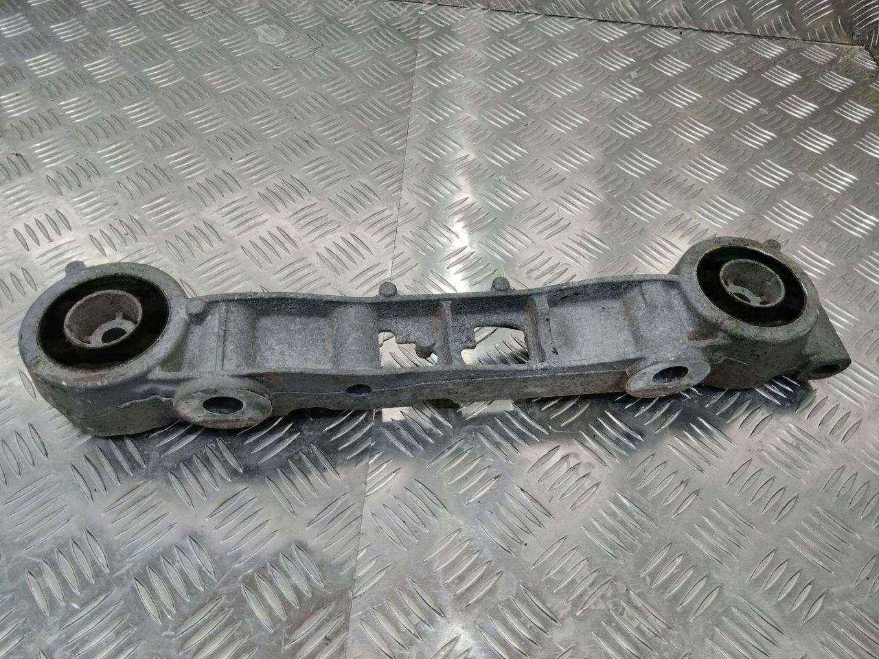 кронштейн редуктора Mercedes-Benz Vito W447 2017, A4473530095